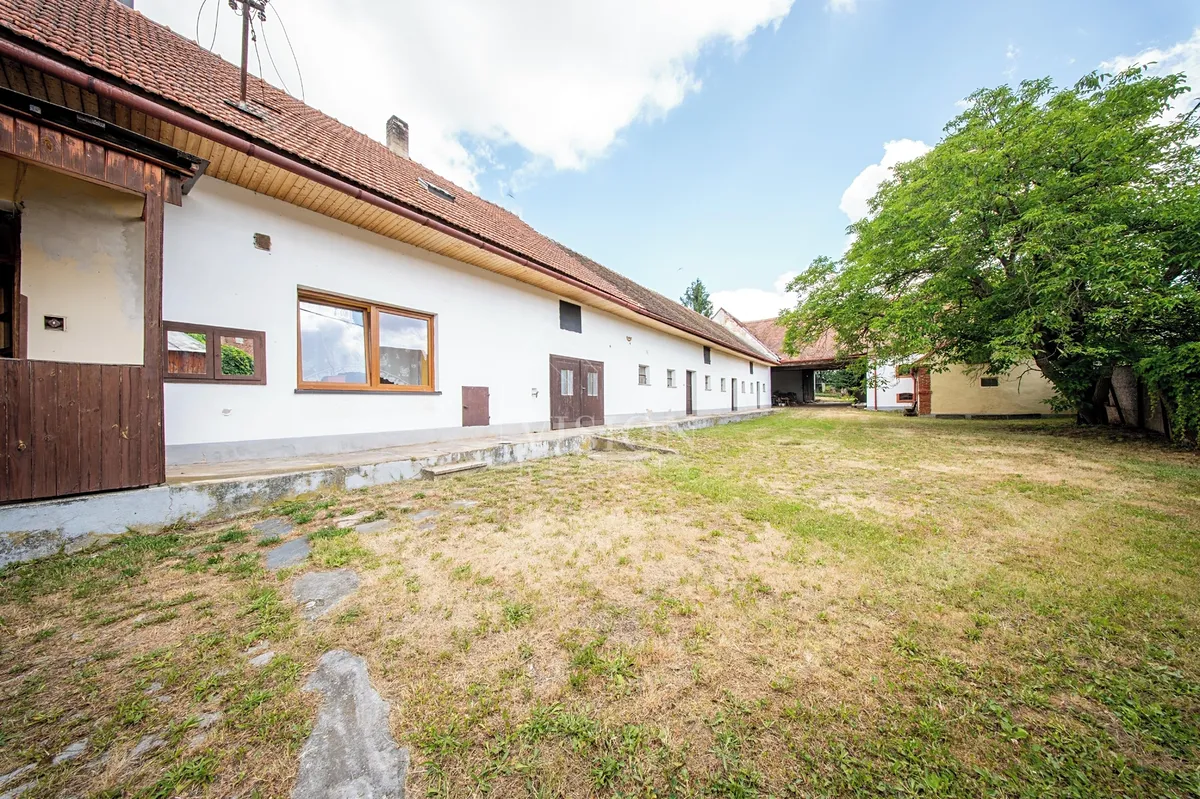 Prodej rodinného domu 198 m², pozemek 1268 m²
